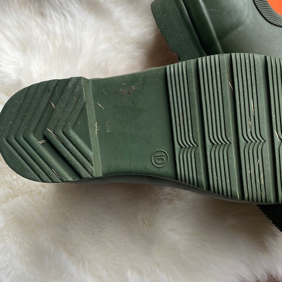 Hunter Women’s Olive and Orange Rain Boots - Picture 3 of 10